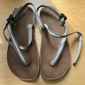 Earth Runner Alpha sandals sz M8/W10